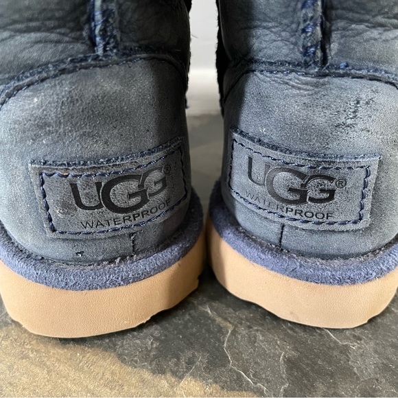 UGG•Size 7•Kids' Classic Water Resistant Genuine Shearling Lined Boot•Navy Blue - Picture 6 of 13